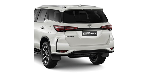 đuôi xe toyota fortuner